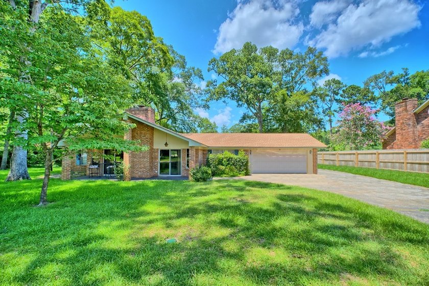 Affordable waterfront living on Toledo Bend! This charming - photo 5