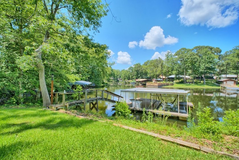 Affordable waterfront living on Toledo Bend! This charming - photo 10