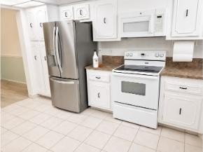 Welcome to this 2-bed/2-bath condo located in Poinciana Country - photo 11