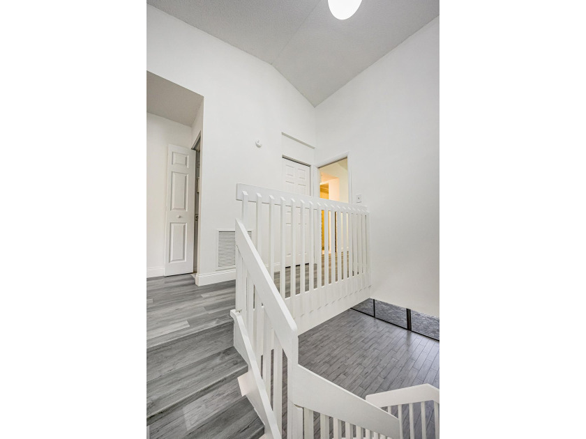 Beautifully remodeled, lakefront townhouse located in desirable - photo 13