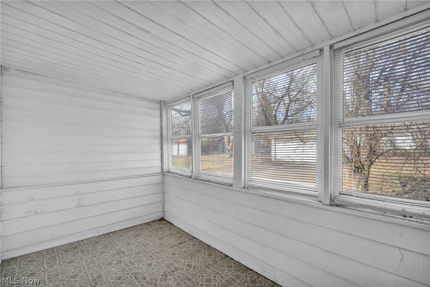 Welcome home to this beautifully updated and move-in ready - photo 18