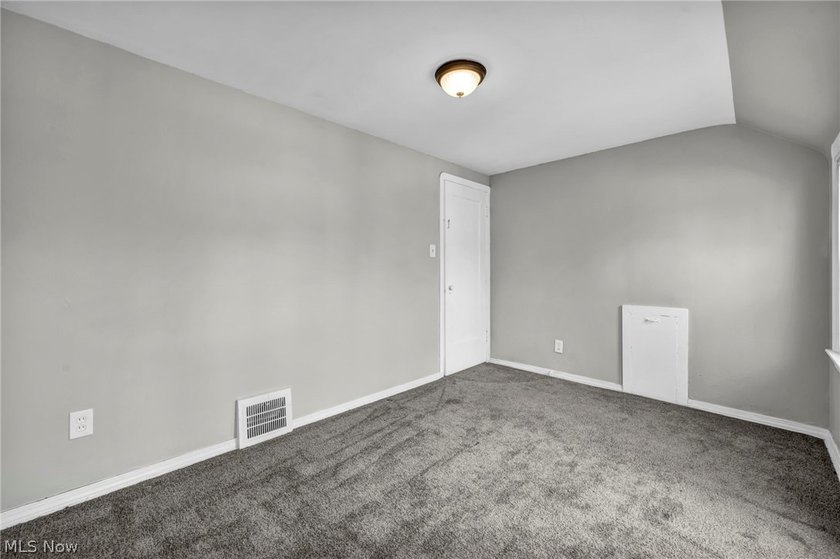 Welcome home to this beautifully updated and move-in ready - photo 22