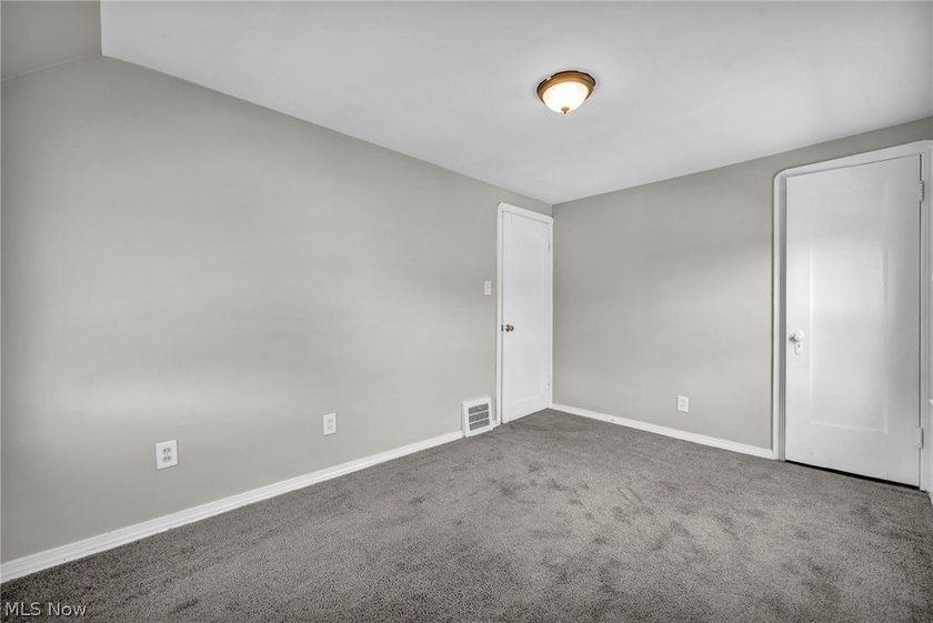 Welcome home to this beautifully updated and move-in ready - photo 24