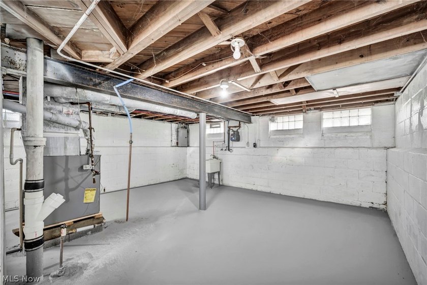 Welcome home to this beautifully updated and move-in ready - photo 27