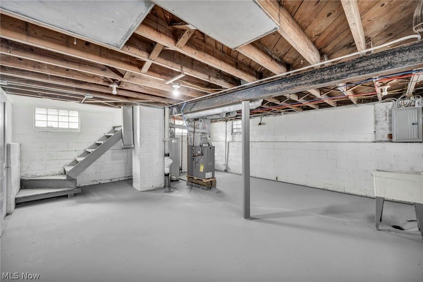 Welcome home to this beautifully updated and move-in ready - photo 28