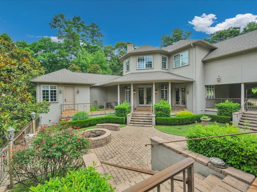 Welcome to this exceptional waterfront estate in prestigious - photo 2