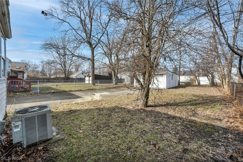 Welcome home to this beautifully updated and move-in ready - photo 33