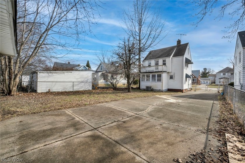 Welcome home to this beautifully updated and move-in ready - photo 36