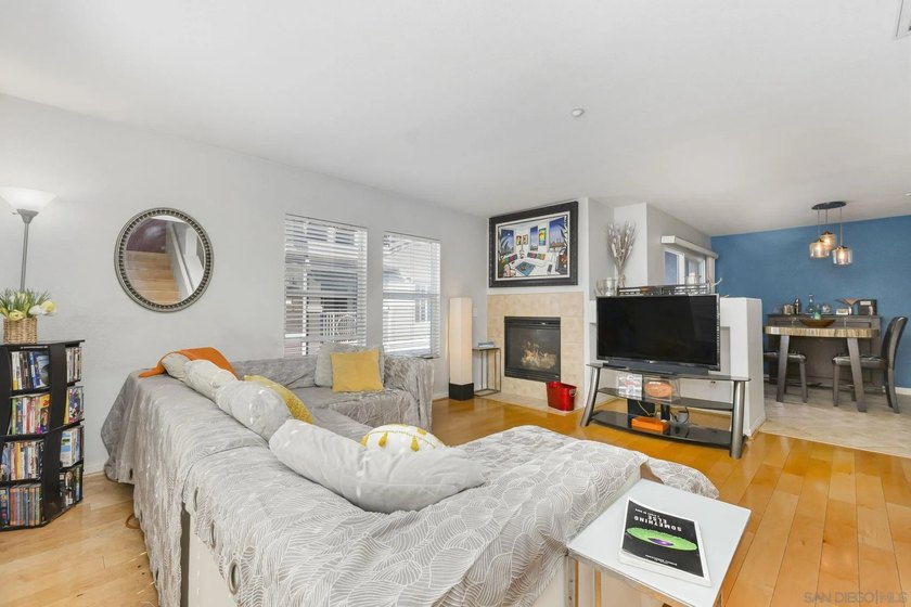Welcome to 3549 Shoreline Bluff Lane, a beautifully appointed - photo 2