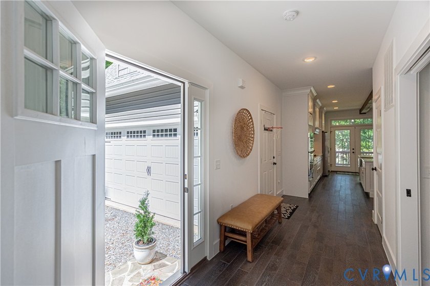 This gorgeous 3 bedroom (+guest suite/flex space) waterfront - photo 6