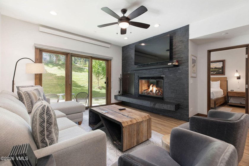 Beautifully remodeled 2-bedroom lockoff offering 2 bedrooms, 3 - photo 2