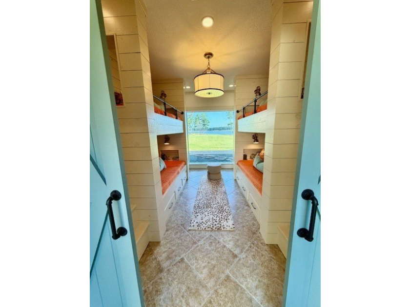 Exclusive waterfront property on Lake Sam Rayburn. Beautiful - photo 5