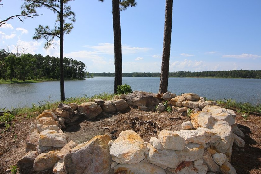 Exclusive waterfront property on Lake Sam Rayburn. Beautiful - photo 8