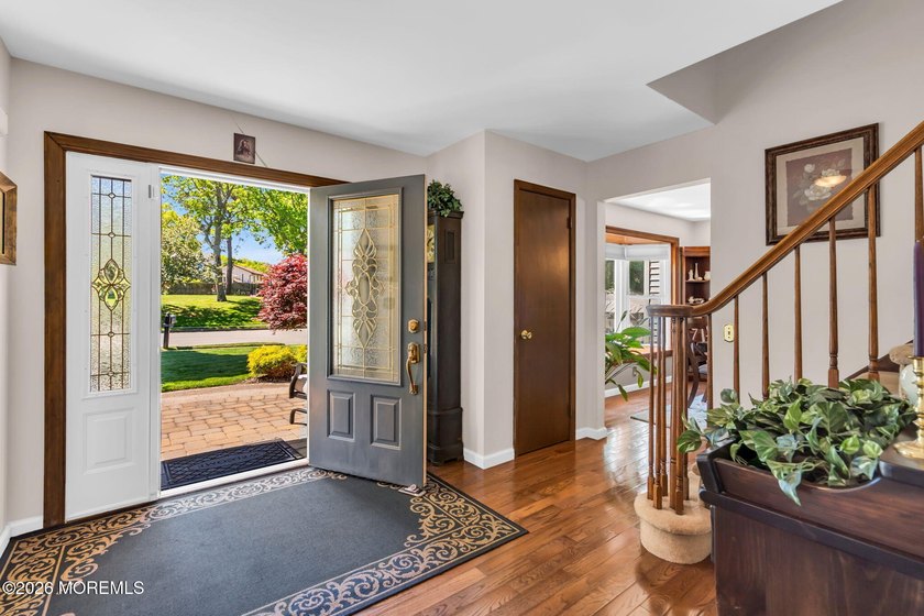 Five-Bedroom Colonial in Sought-After Twin Oaks. This charming - photo 5
