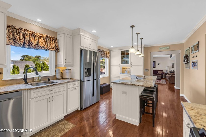 Five-Bedroom Colonial in Sought-After Twin Oaks. This charming - photo 10