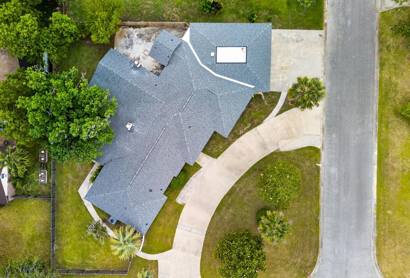 Set within the established golf course community of Shadowmoss - photo 4