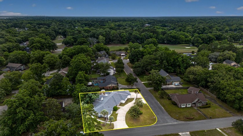 Set within the established golf course community of Shadowmoss - photo 6