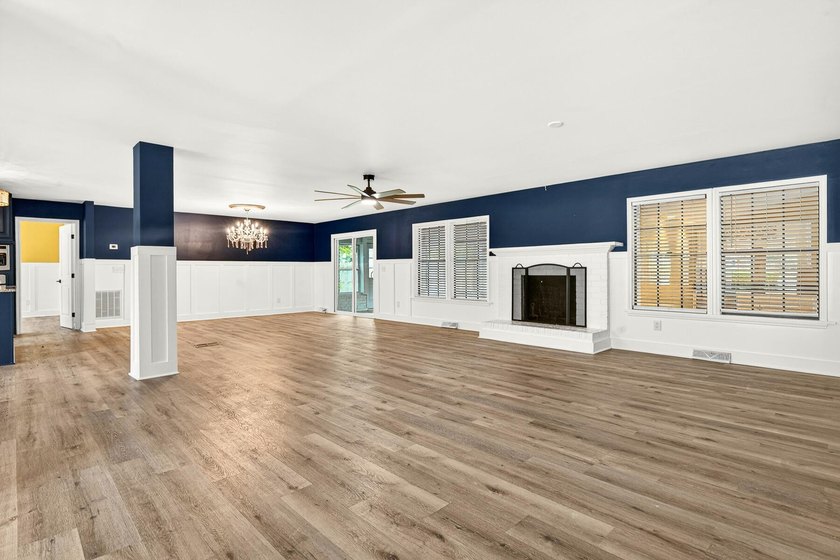 Set within the established golf course community of Shadowmoss - photo 8
