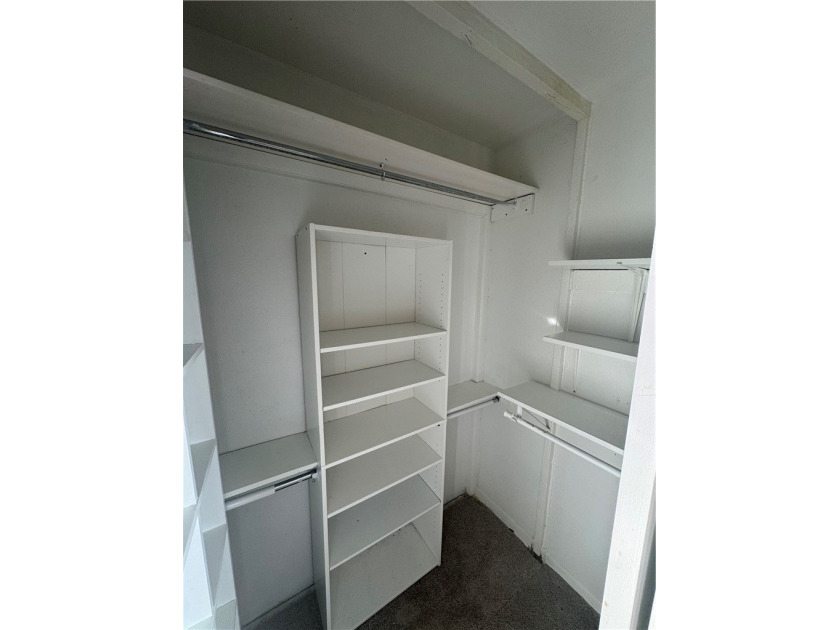 Charming 3 bedroom, 1.5 bath home on a desirable corner lot in - photo 12