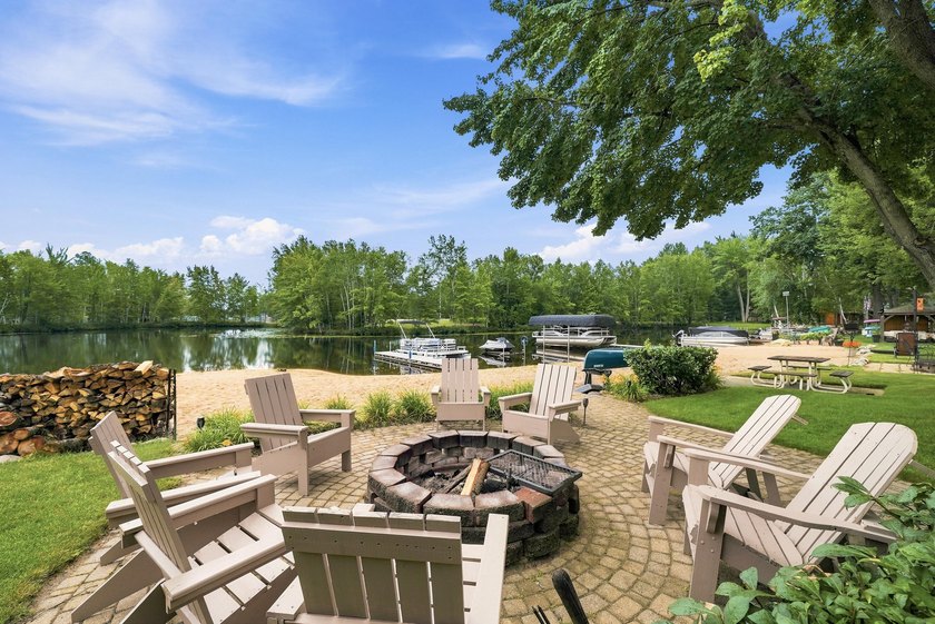 Lake James GEM! Huge over 3000 SQ foot Chalet on main body of - photo 20