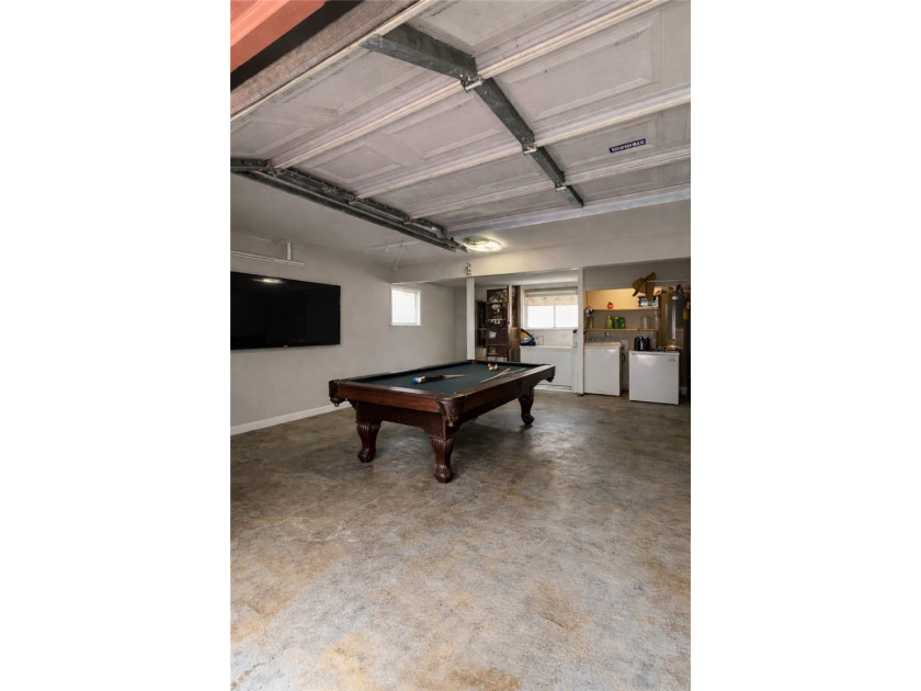 Charming 3 bedroom, 1.5 bath home on a desirable corner lot in - photo 22