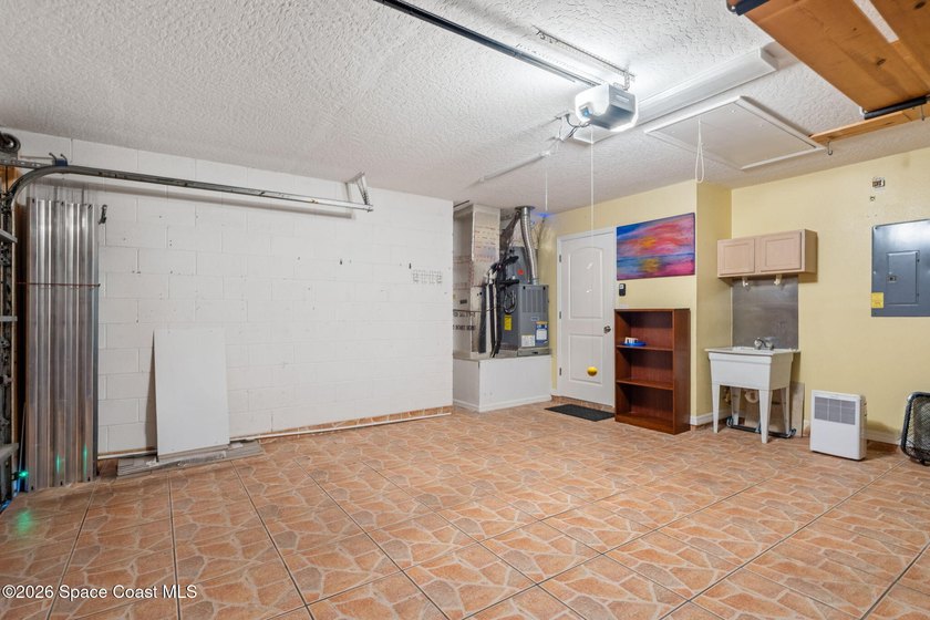 Beautifully maintained 3-bedroom, 2-bath pool home located in - photo 27