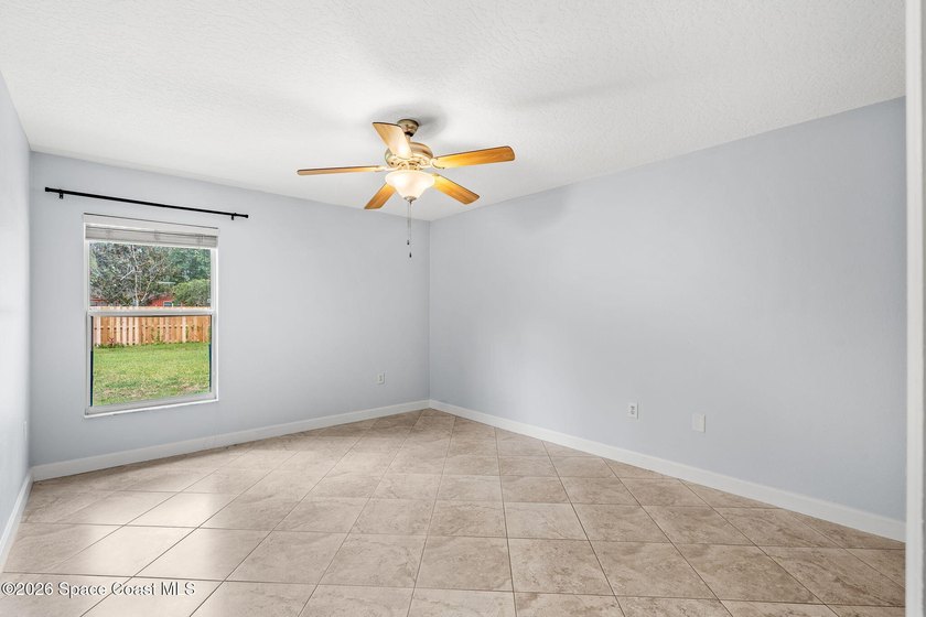 Beautifully maintained 3-bedroom, 2-bath pool home located in - photo 33