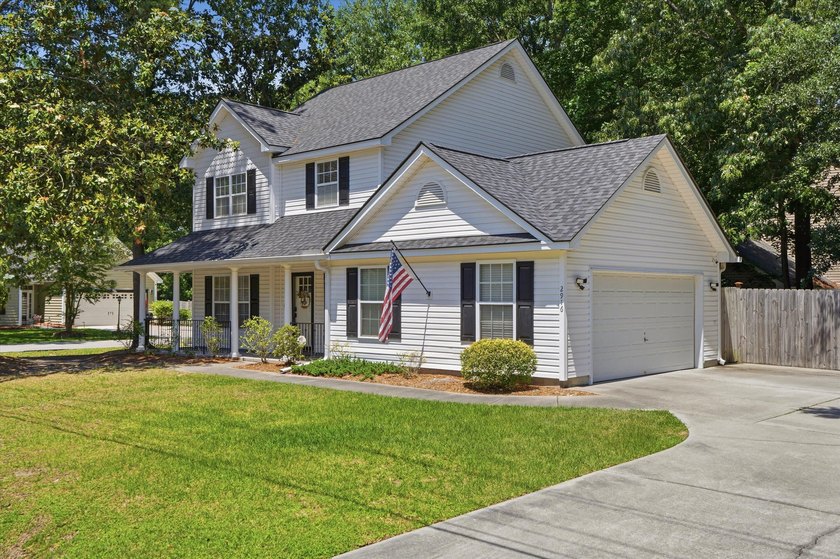 This beautifully updated home located centrally in North - photo 2