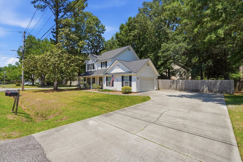 This beautifully updated home located centrally in North - photo 3