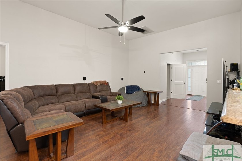 Welcome home to this charming residence in a friendly community! - photo 4