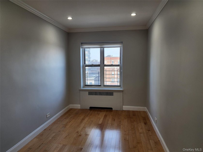 Nicely renovated full-size 2-bedroom Co-Op (this IS NOT a Condo) - photo 27