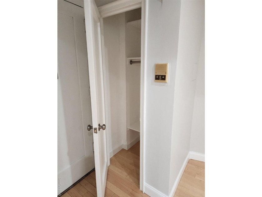 Nicely renovated full-size 2-bedroom Co-Op (this IS NOT a Condo) - photo 31
