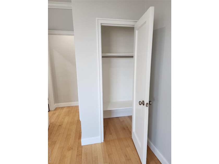 Nicely renovated full-size 2-bedroom Co-Op (this IS NOT a Condo) - photo 33