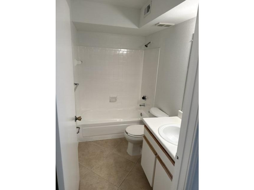 !!! BEAUTIFUL 2 bedrooms and 2 baths !!! WITH A LAKE VIEW - photo 12