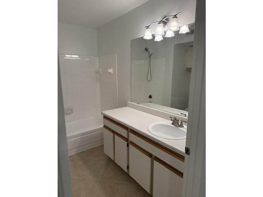 !!! BEAUTIFUL 2 bedrooms and 2 baths !!! WITH A LAKE VIEW - photo 15