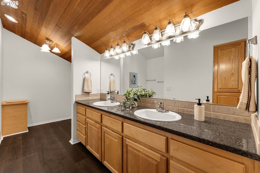 Escape to your own private Pacific Northwest retreat, where - photo 24