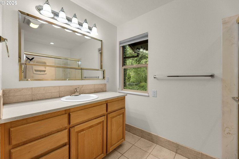 Escape to your own private Pacific Northwest retreat, where - photo 30