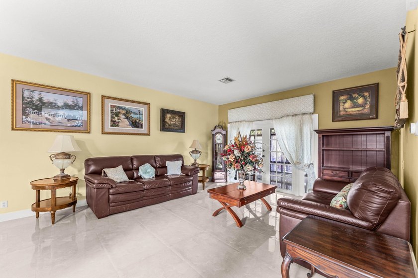 Welcome to this exceptional waterfront residence in the - photo 10