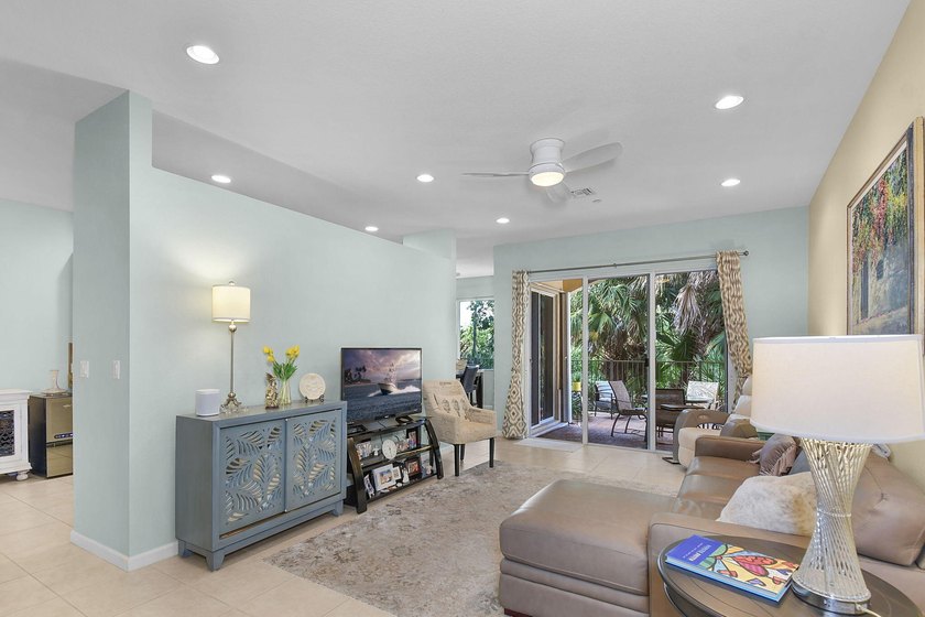 Backing to Kiplinger's Preserve, this 3BR, 2.5BA, 2CG spacious - photo 4