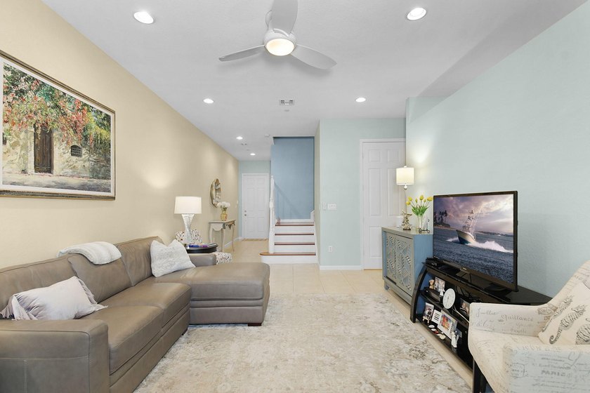 Backing to Kiplinger's Preserve, this 3BR, 2.5BA, 2CG spacious - photo 5