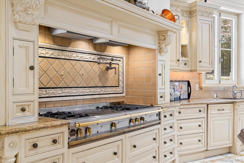 Luxurious Waterview Mansion in the Prestigious Village of Kings - photo 12