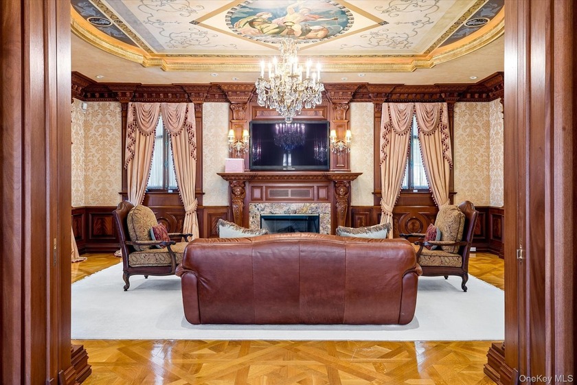 Luxurious Waterview Mansion in the Prestigious Village of Kings - photo 15