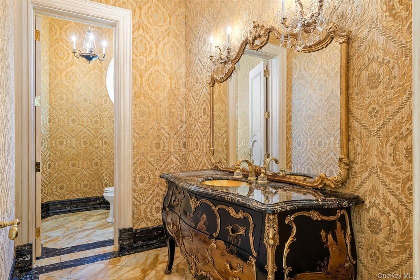 Luxurious Waterview Mansion in the Prestigious Village of Kings - photo 17
