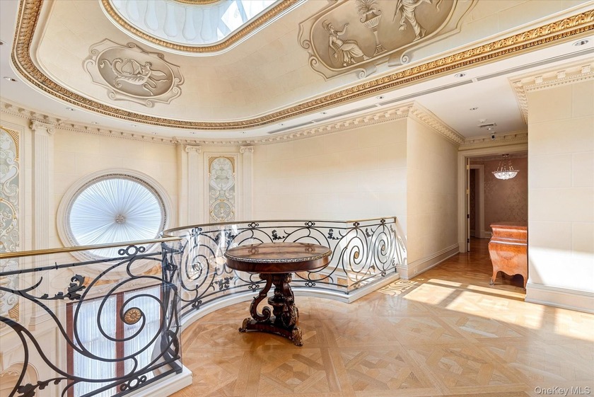 Luxurious Waterview Mansion in the Prestigious Village of Kings - photo 19