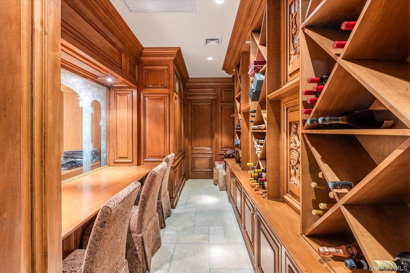 Luxurious Waterview Mansion in the Prestigious Village of Kings - photo 33