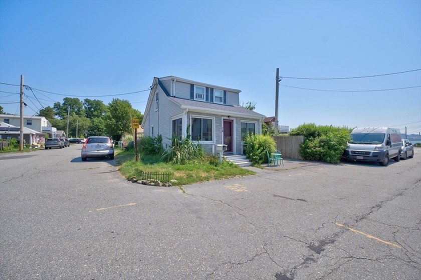 Enjoy coastal living in this charming 3-bedroom, 2-bath Cape in - photo 36