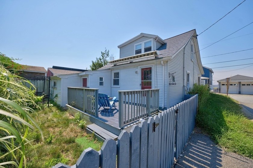 Enjoy coastal living in this charming 3-bedroom, 2-bath Cape in - photo 37