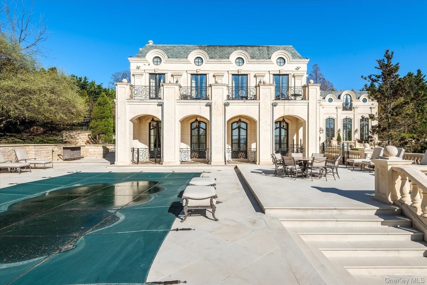 Luxurious Waterview Mansion in the Prestigious Village of Kings - photo 37