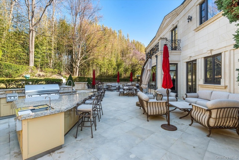 Luxurious Waterview Mansion in the Prestigious Village of Kings - photo 38