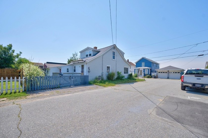 Enjoy coastal living in this charming 3-bedroom, 2-bath Cape in - photo 39